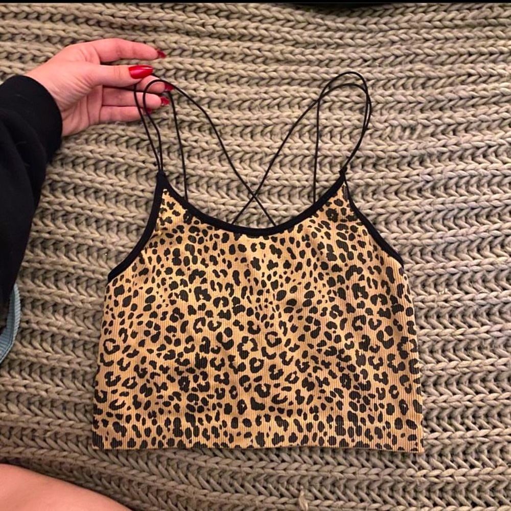 Stretchy leopard print tank top